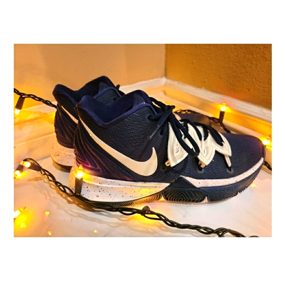 kyrie 5 navy